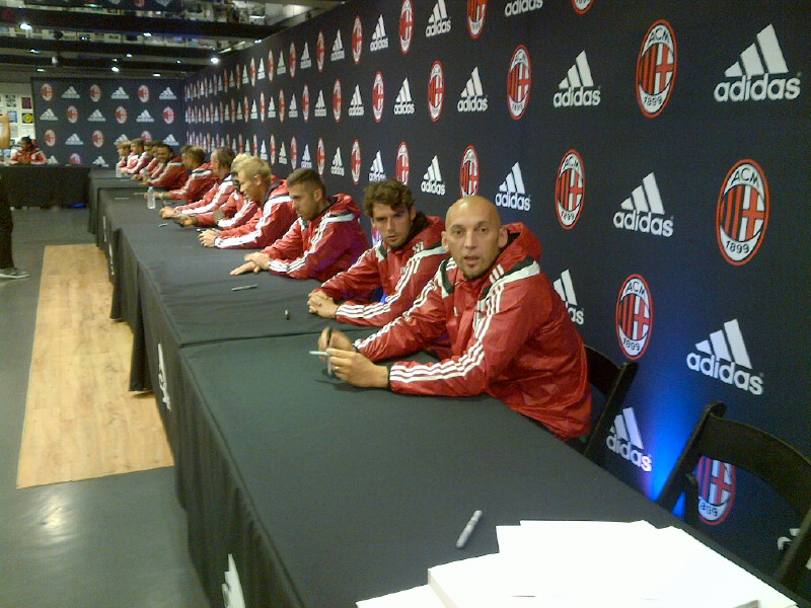 I rossoneri pronti per la conferenza stampa. 